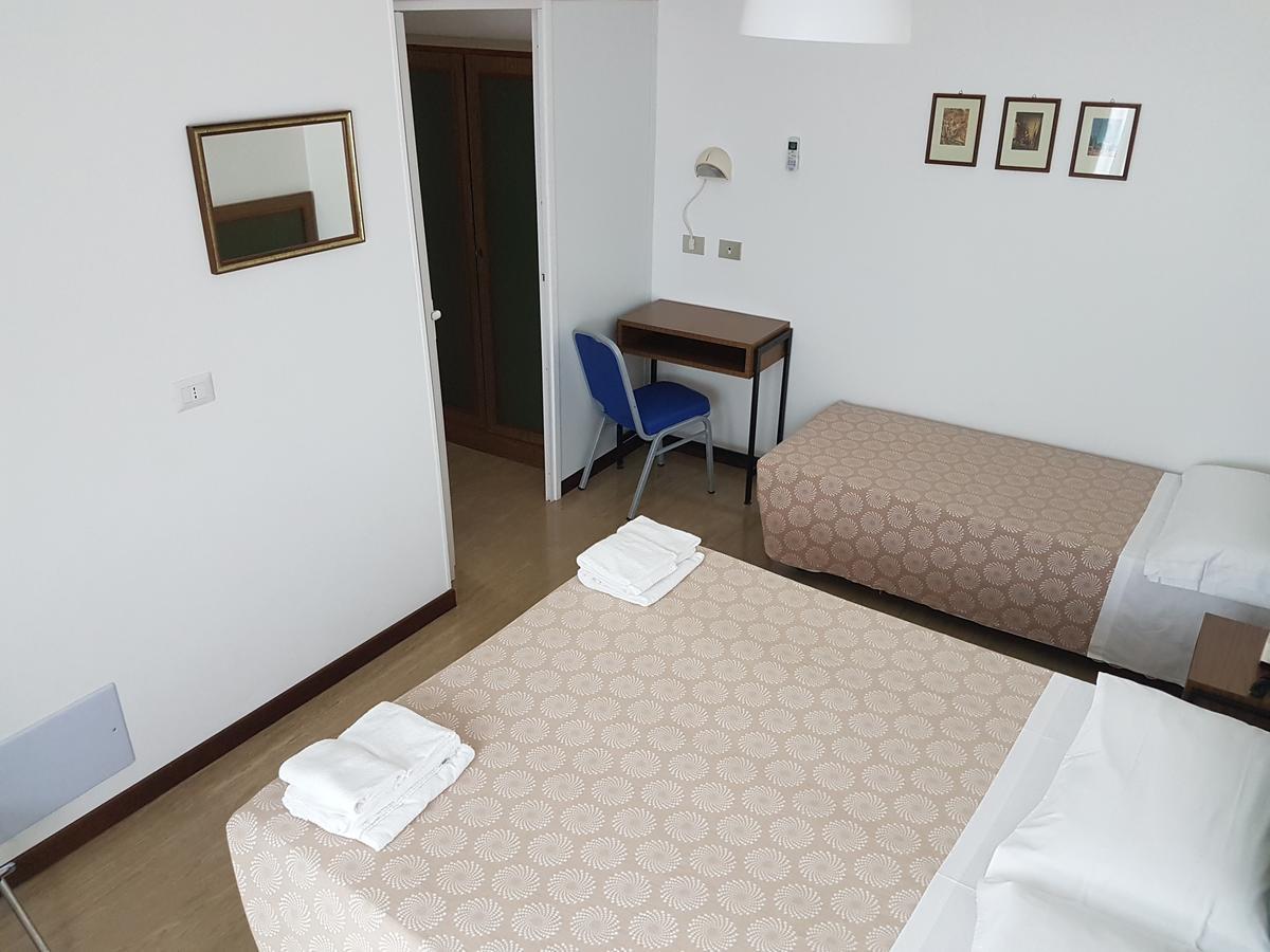 Hotel Residence Adriana Cesenatico Exterior foto