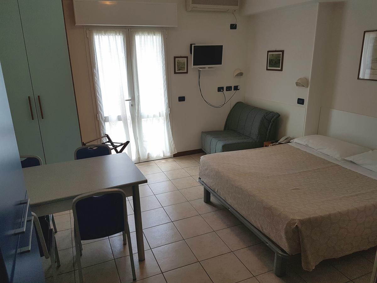 Hotel Residence Adriana Cesenatico Exterior foto